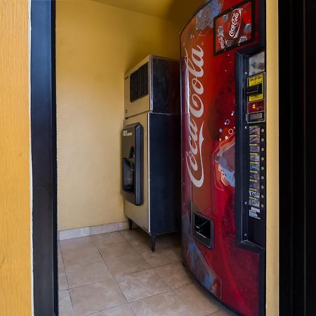 Scottish Inn & Suites Hankamer Luaran gambar