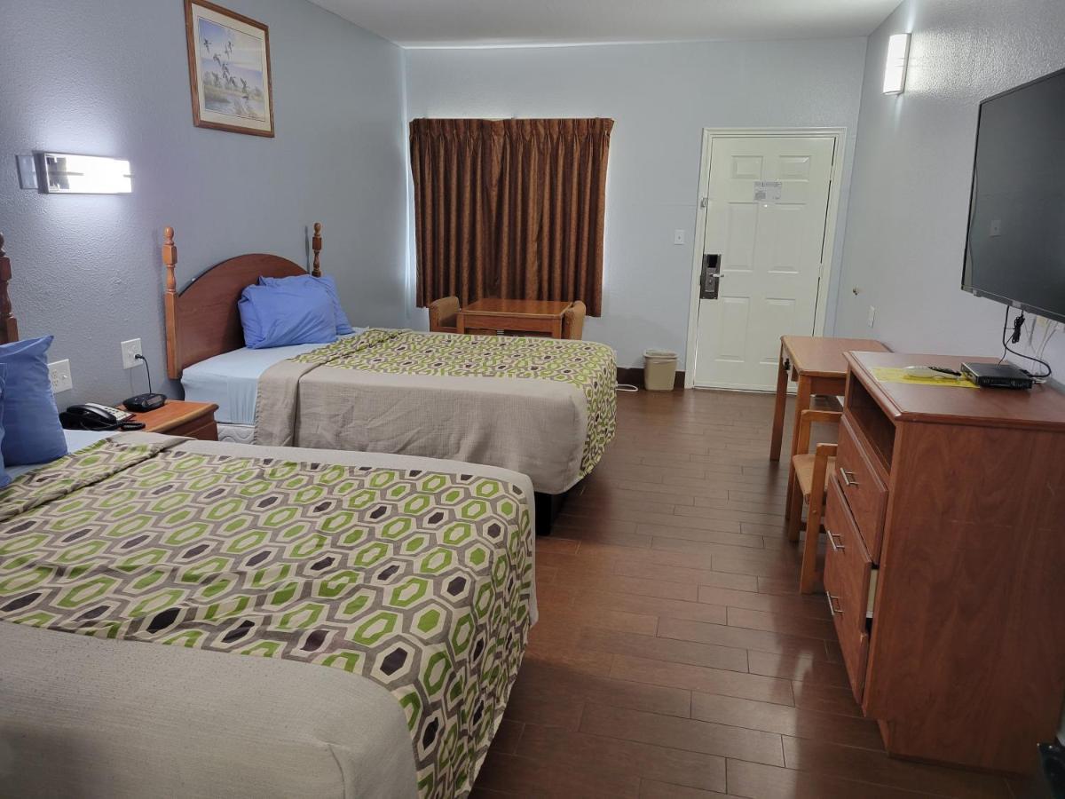Scottish Inn & Suites Hankamer Luaran gambar