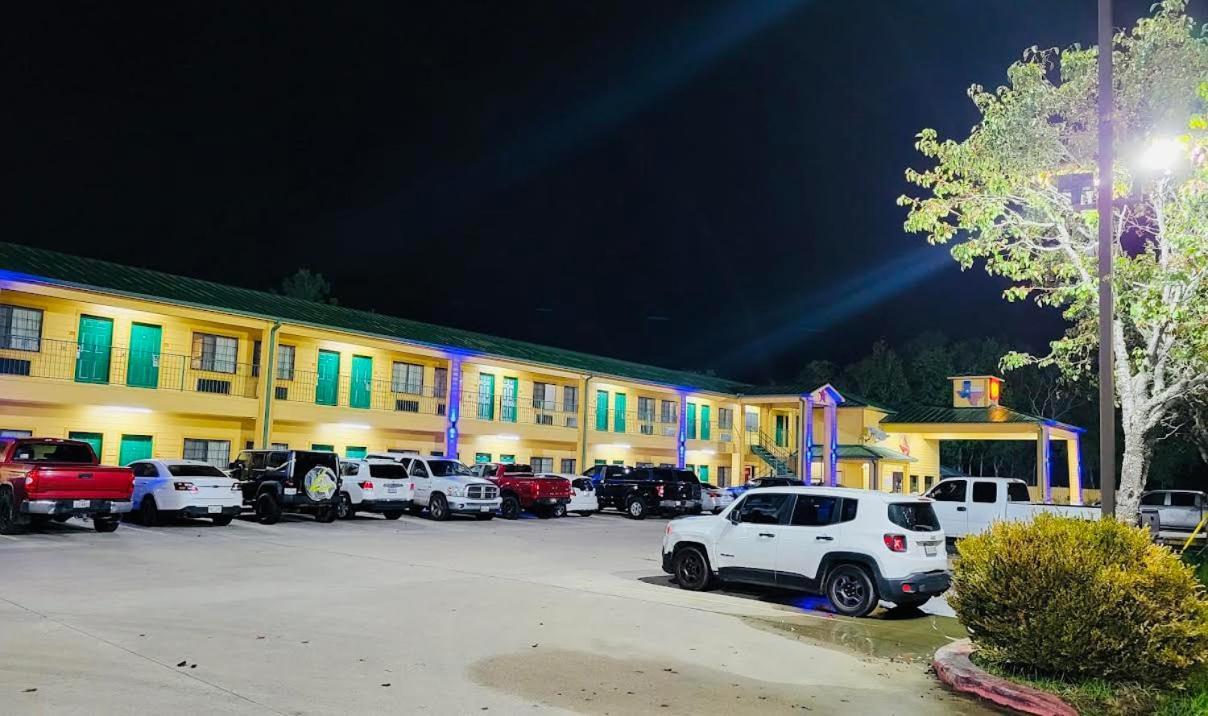 Scottish Inn & Suites Hankamer Luaran gambar
