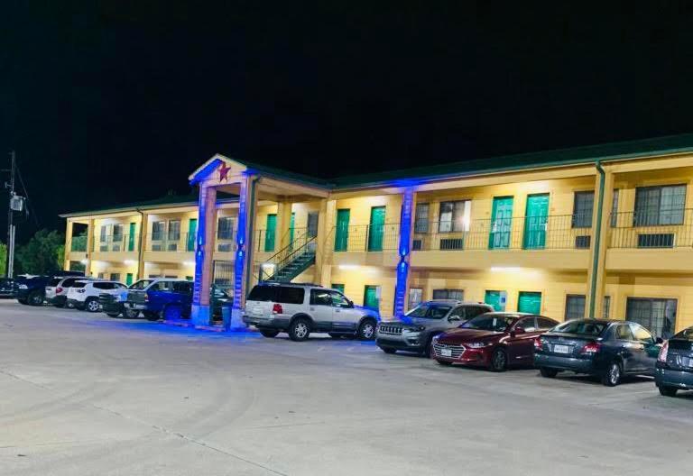 Scottish Inn & Suites Hankamer Luaran gambar