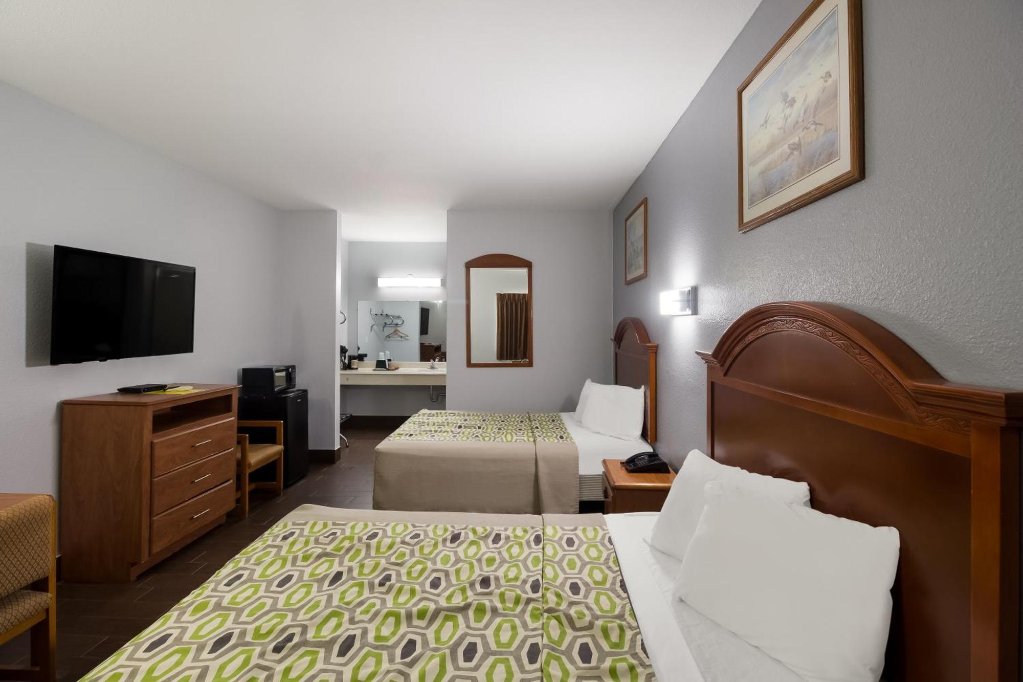 Scottish Inn & Suites Hankamer Luaran gambar