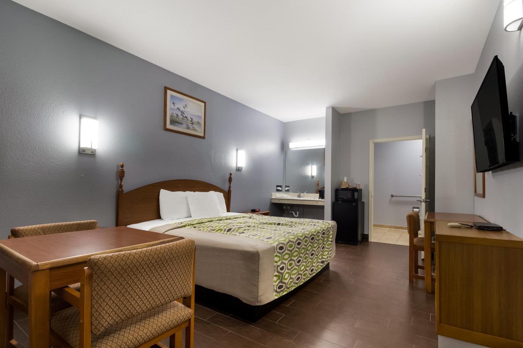 Scottish Inn & Suites Hankamer Luaran gambar