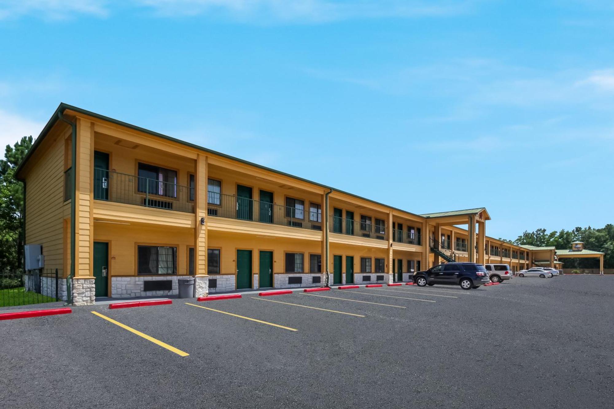 Scottish Inn & Suites Hankamer Luaran gambar
