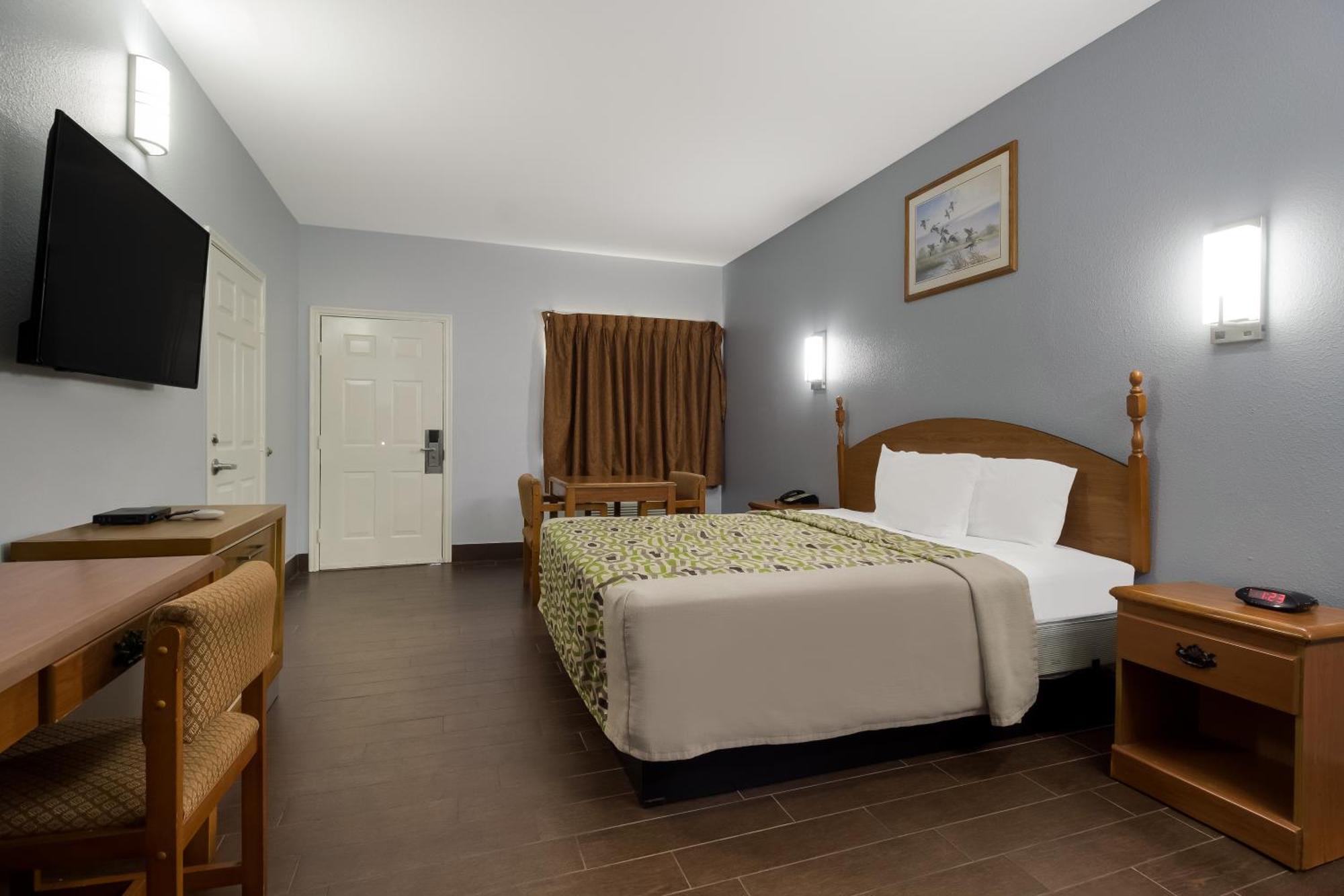 Scottish Inn & Suites Hankamer Luaran gambar