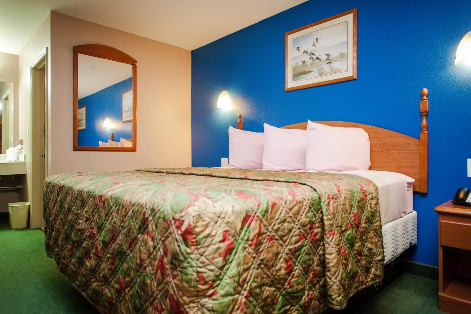 Scottish Inn & Suites Hankamer Bilik gambar