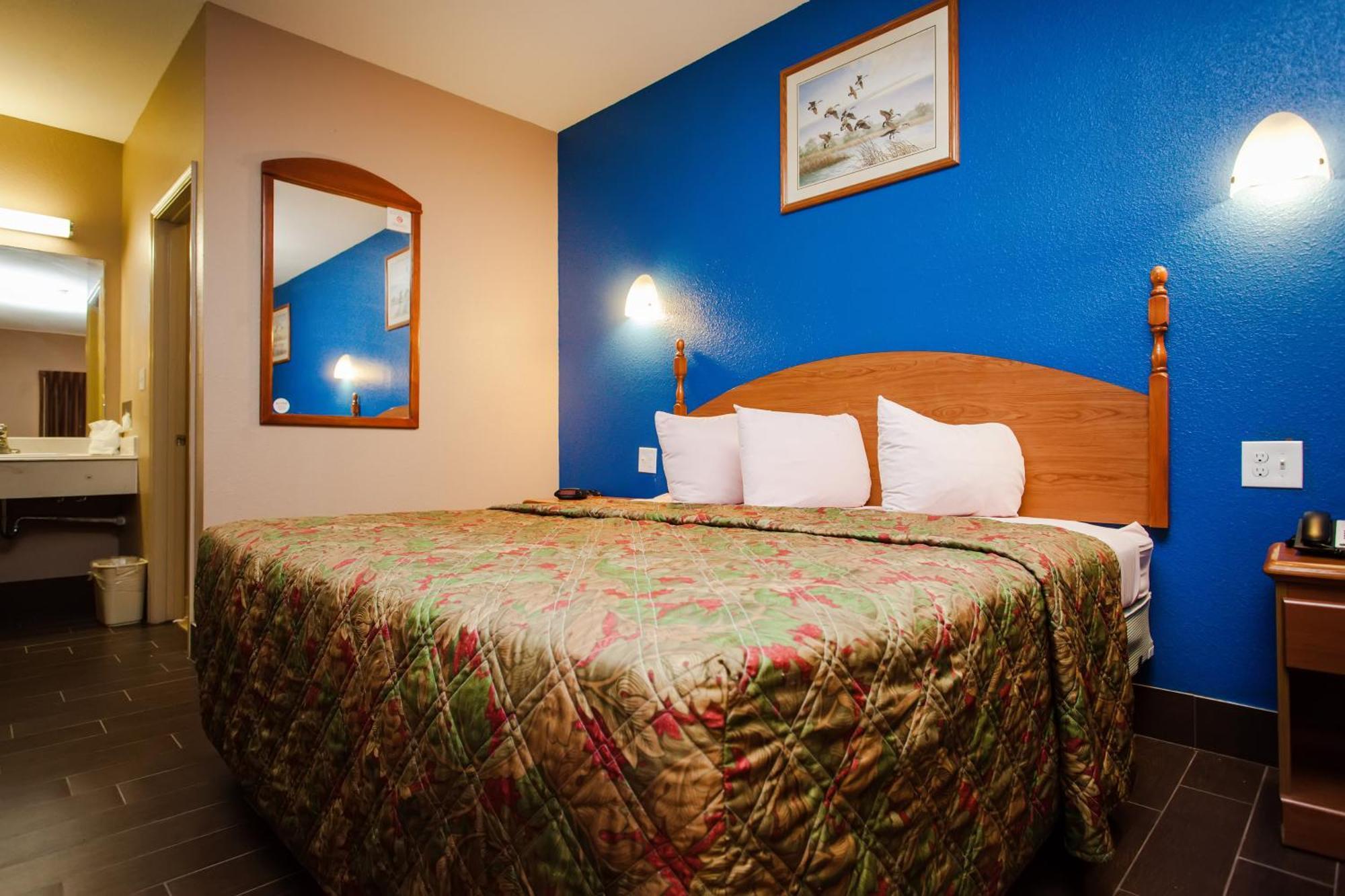 Scottish Inn & Suites Hankamer Bilik gambar
